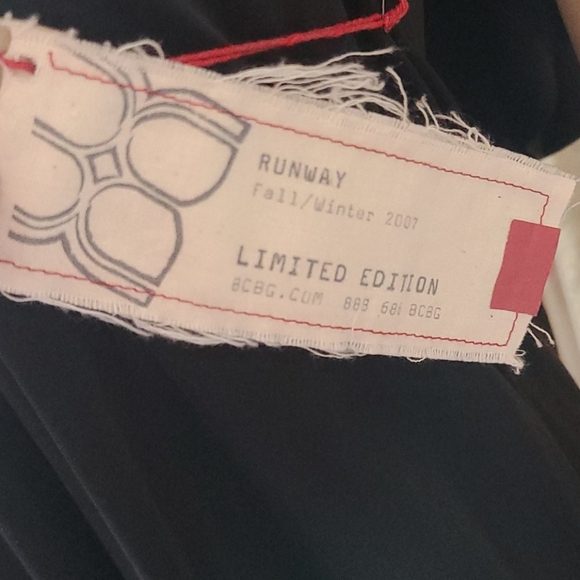 BCBG RUNWAY Top - Picture 12 of 16